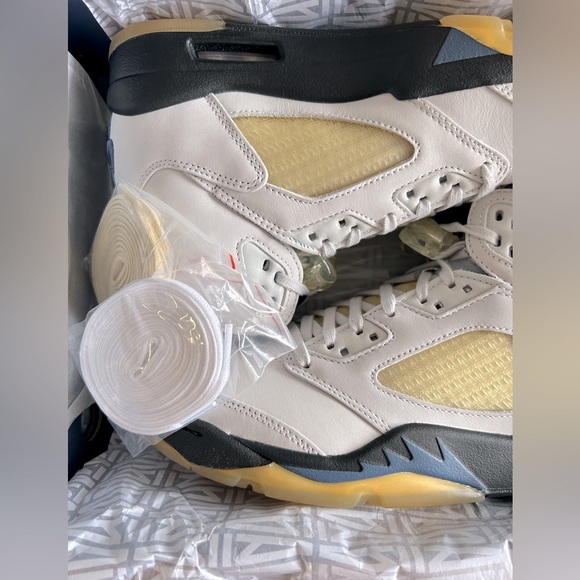 Deadstock - Air Jordan 5 x A Ma Maniére “Dawn” 2023 release - Picture 3 of 10